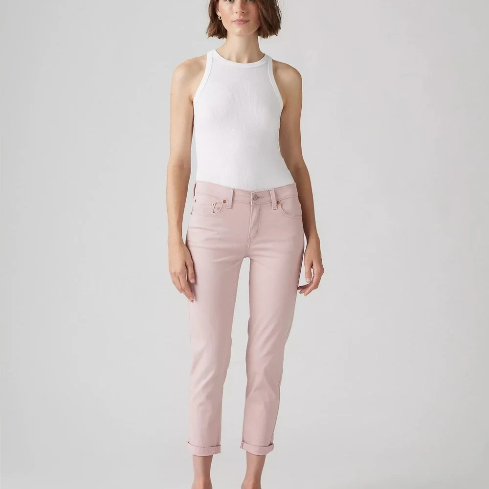 Levi's Women's Mid Rise Boyfriend Jeans in Soft Pink 30x27 - Picture 1 of 4